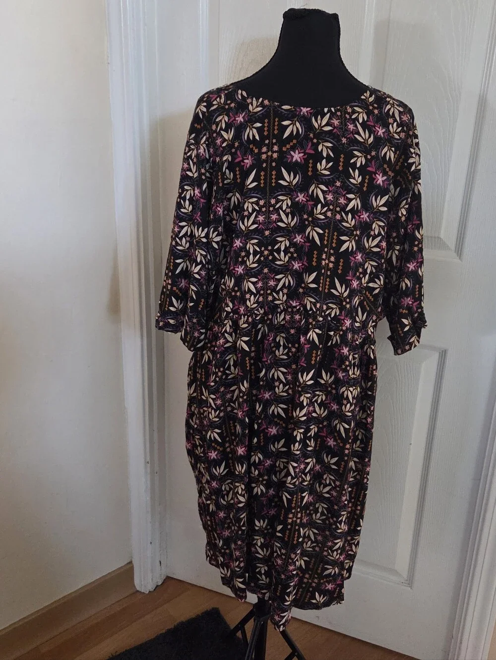 NATURAL LIFE Black Floral Print Vneck Dress with Side Pockets Size L/XL Summer
